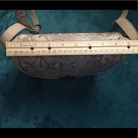 Universal Thread Tan Snakeskin Crossbody New - Picture 5 of 13